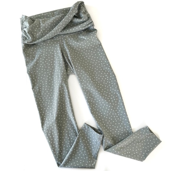 Nike Women’s Small Dri Fit Gray Polka Yoga Twist Front 7/8 Leggings - Picture 3 of 8